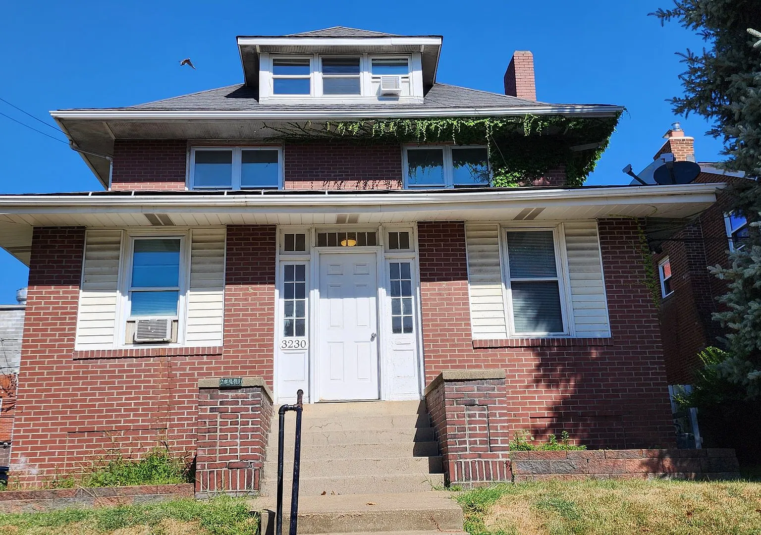 Welcome to 3230 Wainbell Avenue Apartments — Photo 4