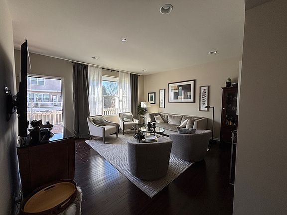3rd image of 3247 Coral Ln