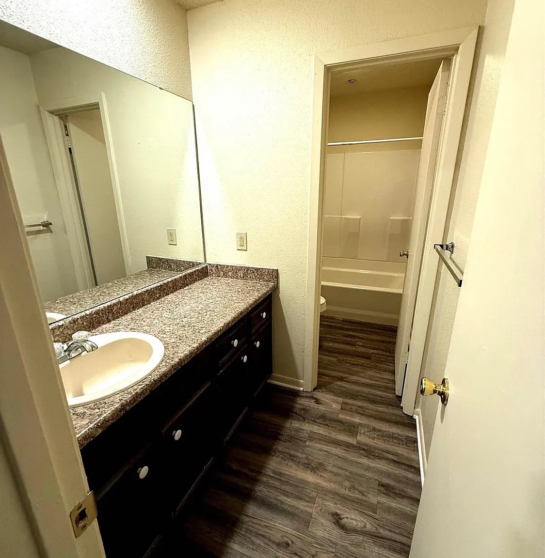 2 bed, 1.5 bath, 1094 sqft, $1,295 — Photo 2