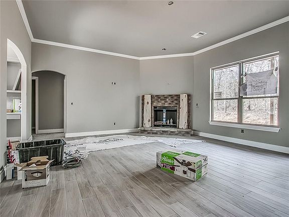 4th image of 15350 Acorn Cir