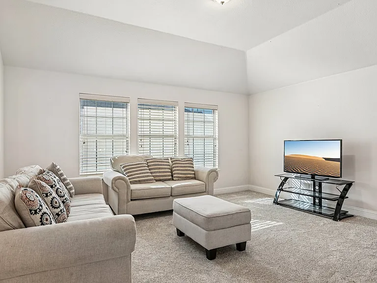 6006 Shadywood Ln — Photo 37