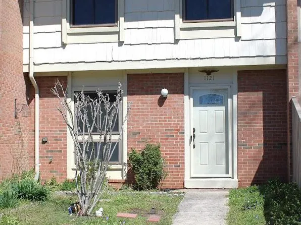 1121 Whitewater Pl, Herndon, VA 20170