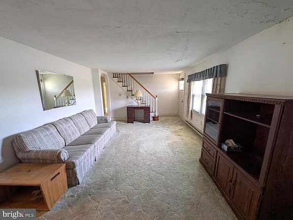 3rd image of 8524 Hickman Rd