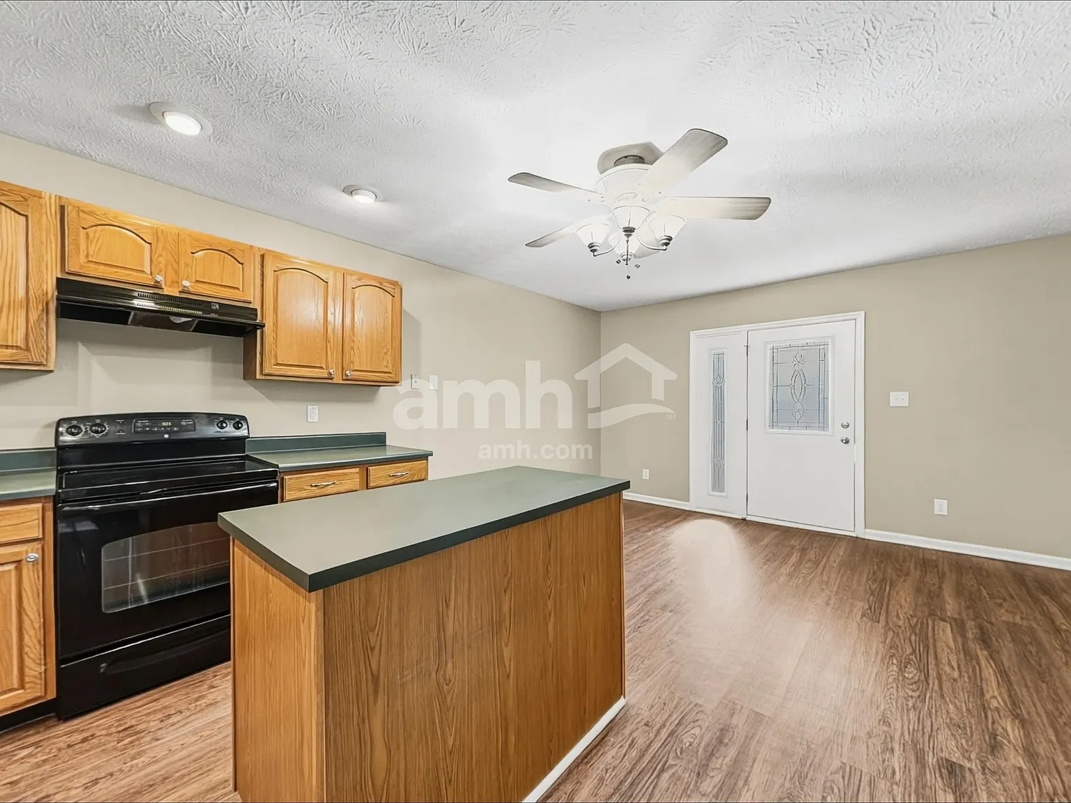 4 bed, 2.0 bath, 1691 sqft, $1,985 — Photo 3