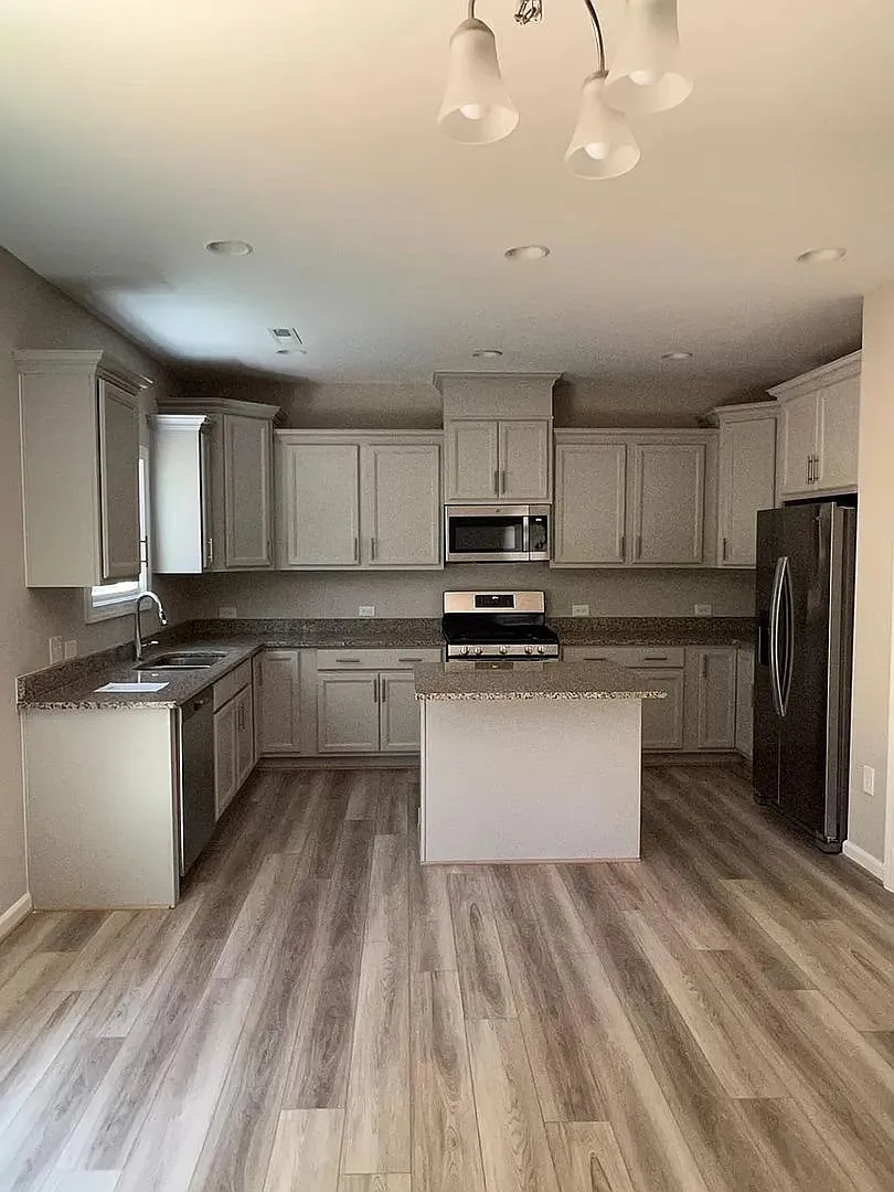 Room in 5 Bedroom Home at Tawny View Ln — Photo 2