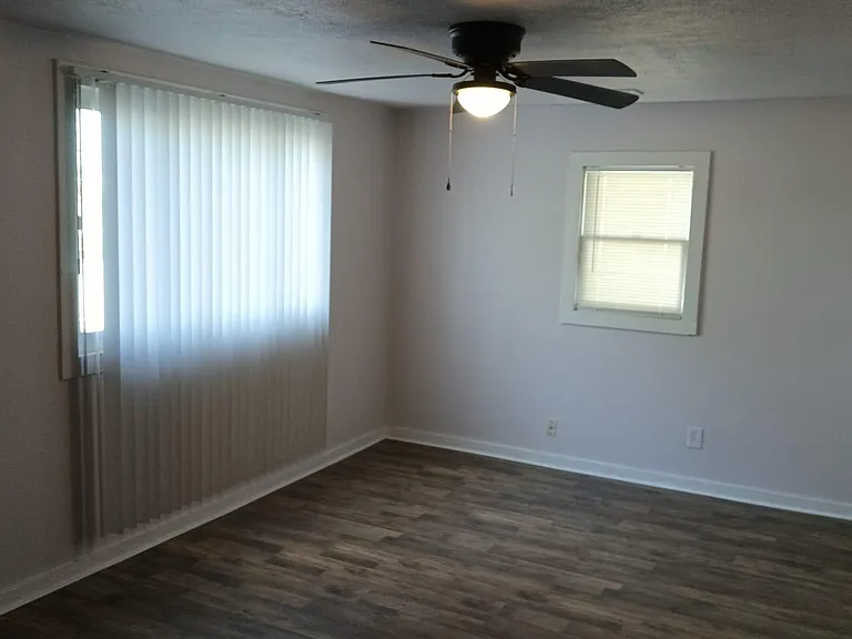 2402 Mars Hill St — Photo 5