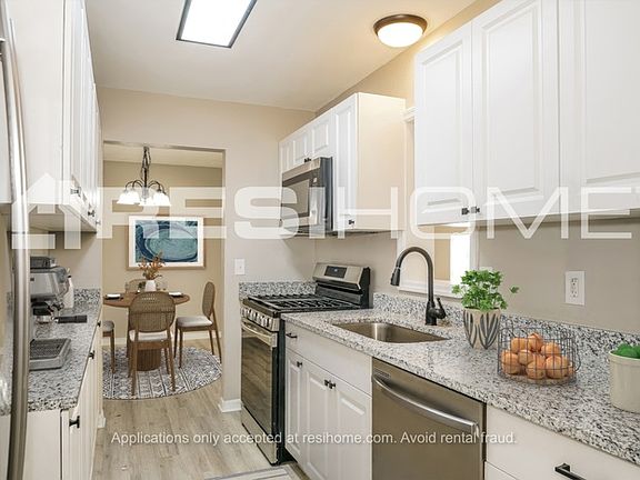 3rd image of 609 Cedar Park Dr