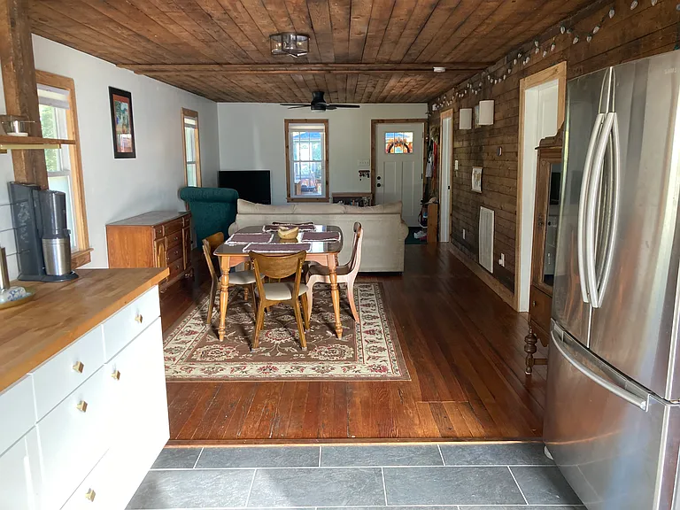 609 N Maple St — Photo 4