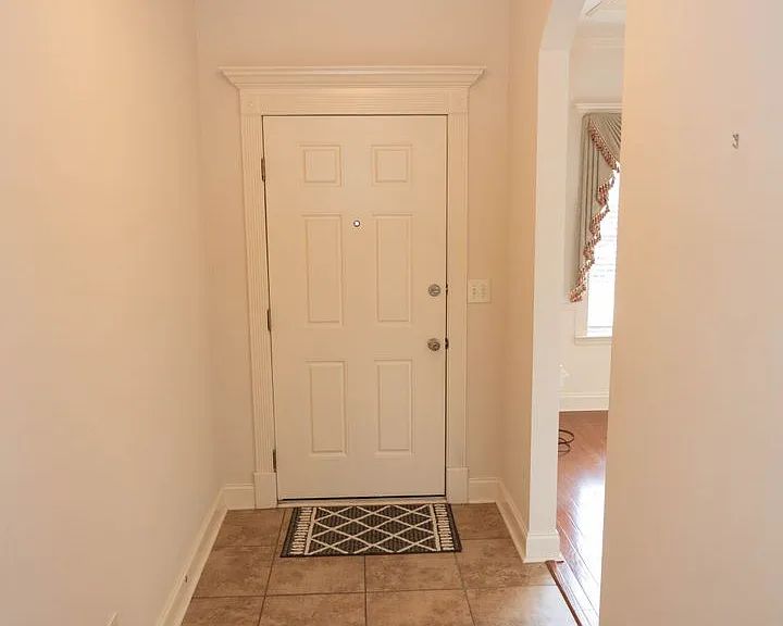 106 Sweet Meadow Ct — Photo 2