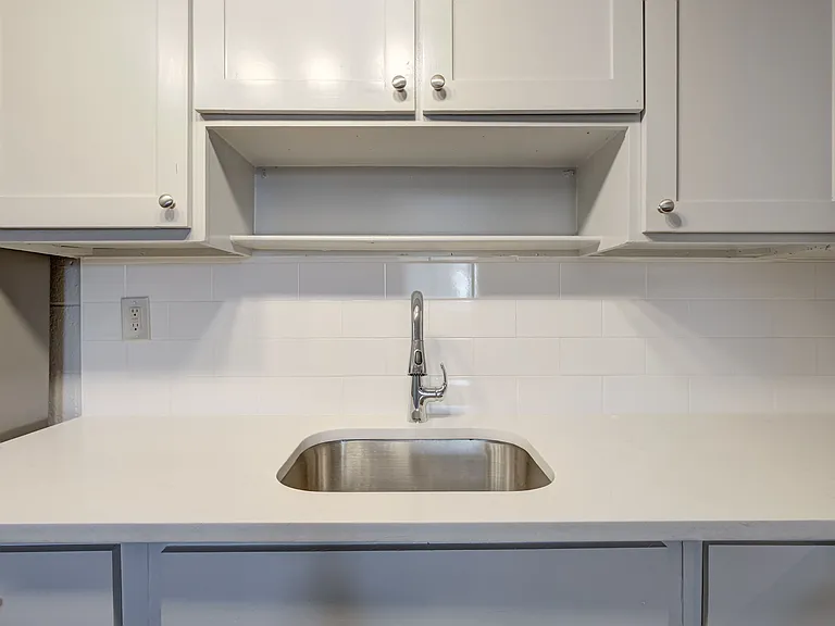1325 W Lindsey St — Photo 38