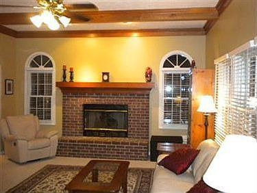 2nd image of 3921 Colonial Ct