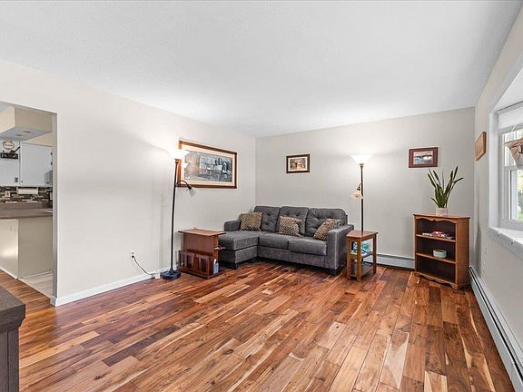 4th image of 262 Belair Drive
