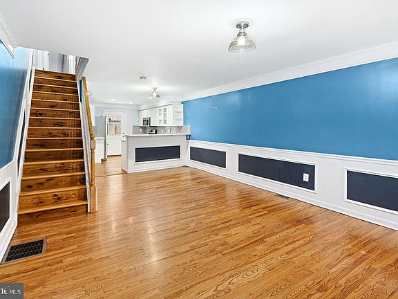 2nd image of 2228 Montrose St