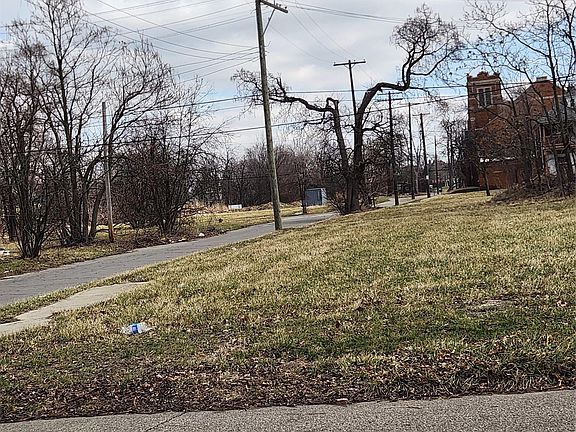5th image of 3978 16th St