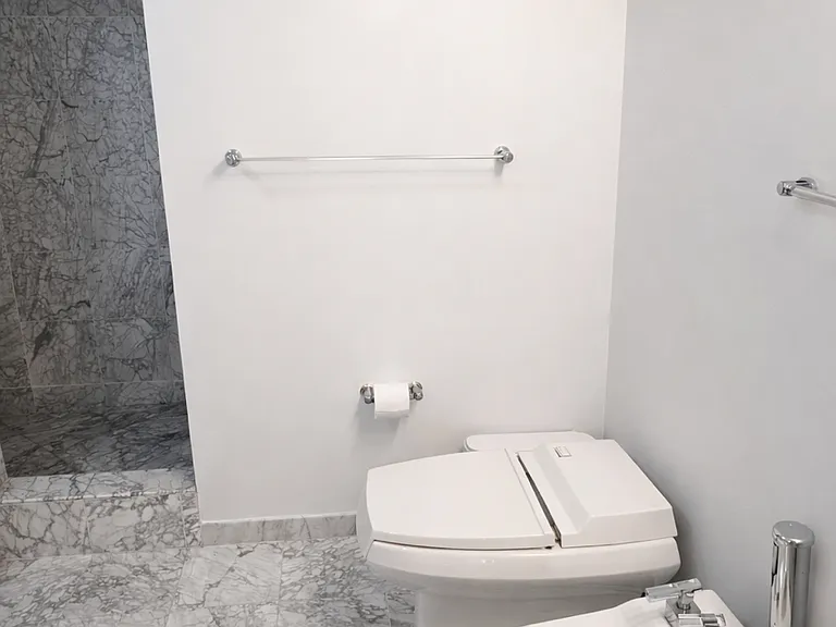 5757 Collins Ave — Photo 13