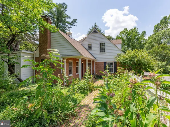 12 Nelson St, Fredericksburg, VA 22405