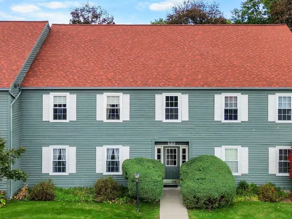 29 Twin Oaks Terrace, South Burlington, VT 05403