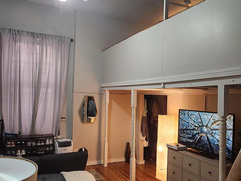 927 Pine St #102 — Photo 2