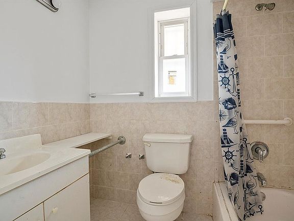 4th image of 9823 Seaview Ave Floor 1