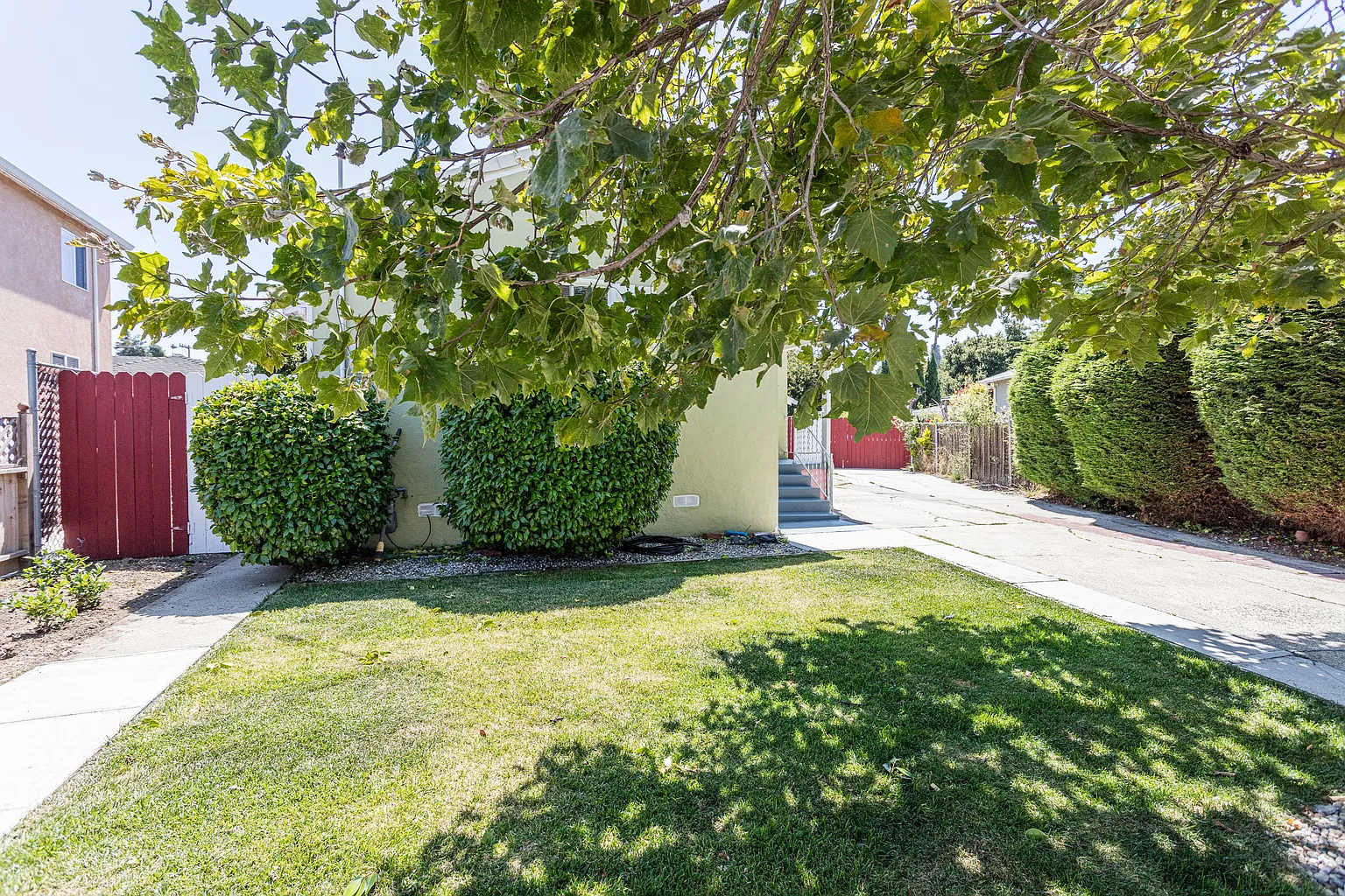 2337 Merritt Ave photo 1