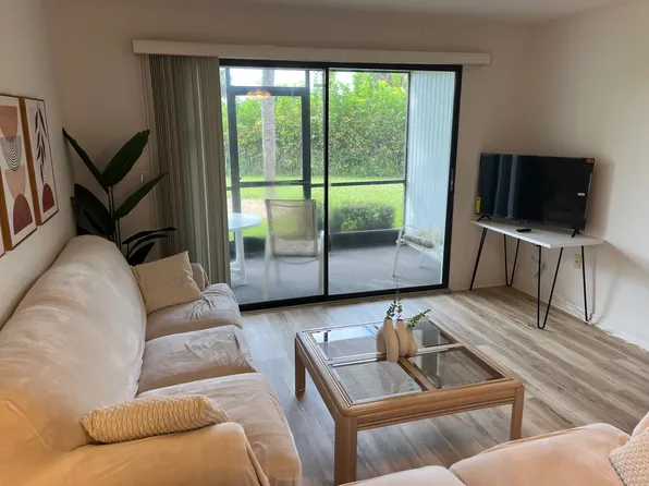 916 Capri Isles Blvd APT 102, Venice, FL 34292