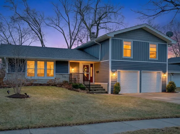 1335 Blair Ln, Hoffman Estates, IL 60169
