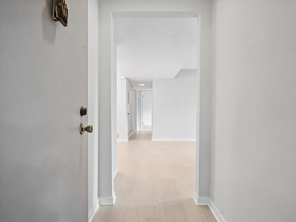 4th image of 825 Creekside Dr #1