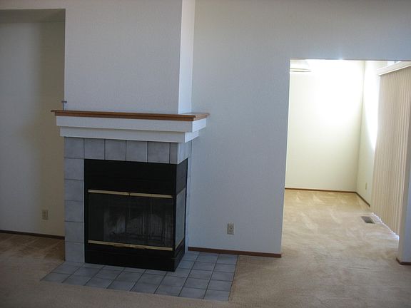 2nd image of 2 Jacqueline Ct