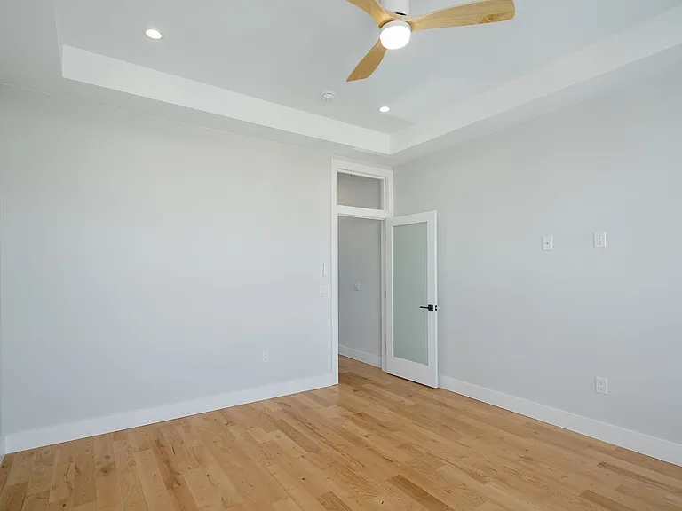 2460 Dickinson St — Photo 6