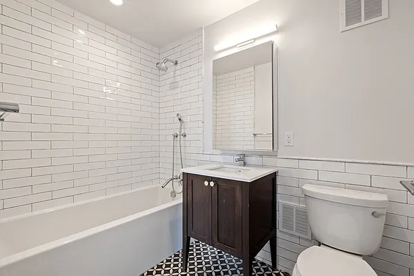 Rented by Greystar | media 6