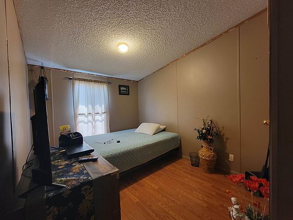 5th image of 3905 N Fowler Ave