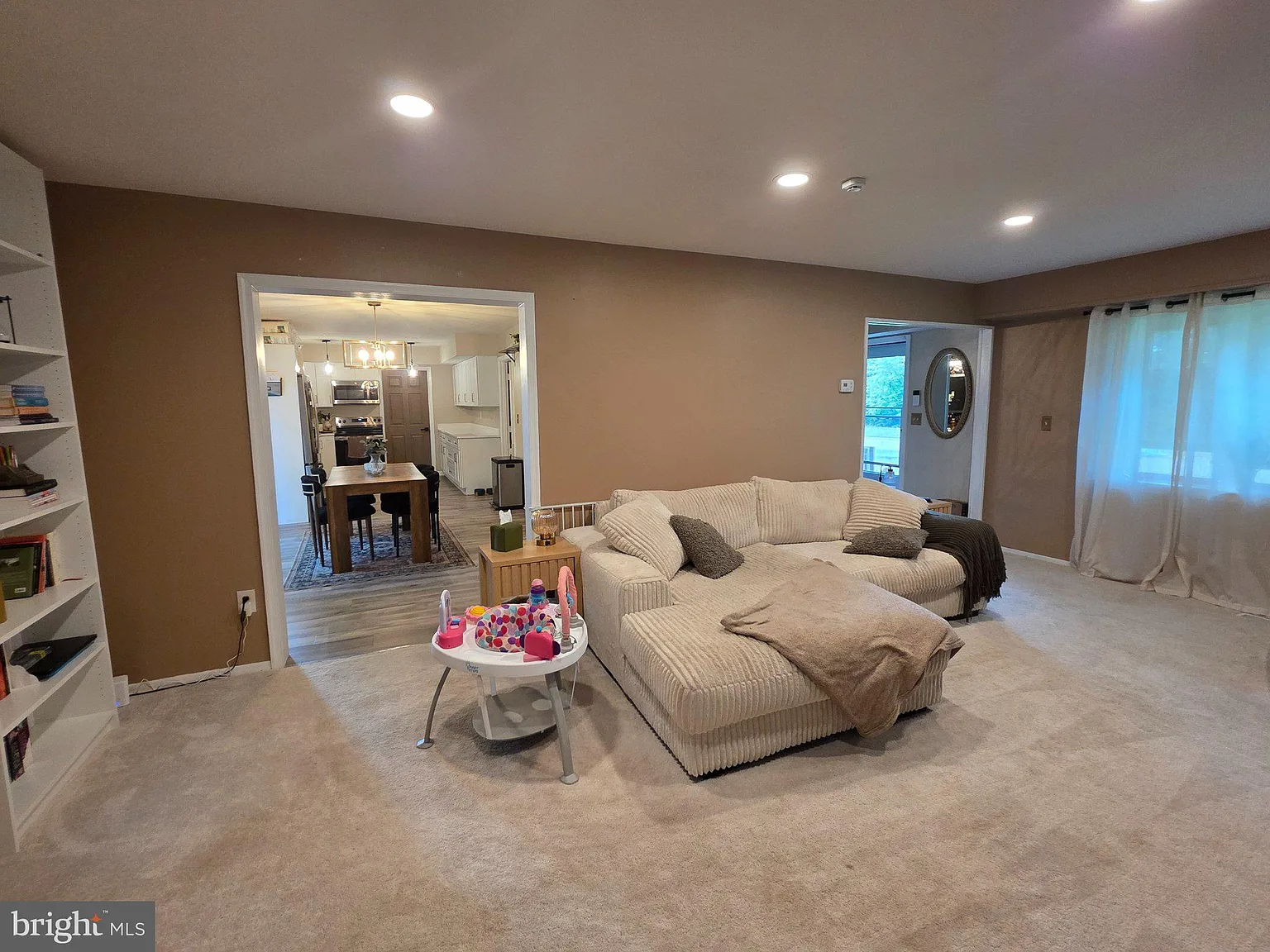 5 bed, 2.5 bath, 2112 sqft, $4,500 — Photo 4