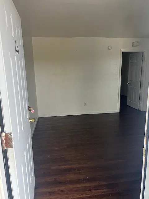 Building Photo - 512 W Green Ave #26
