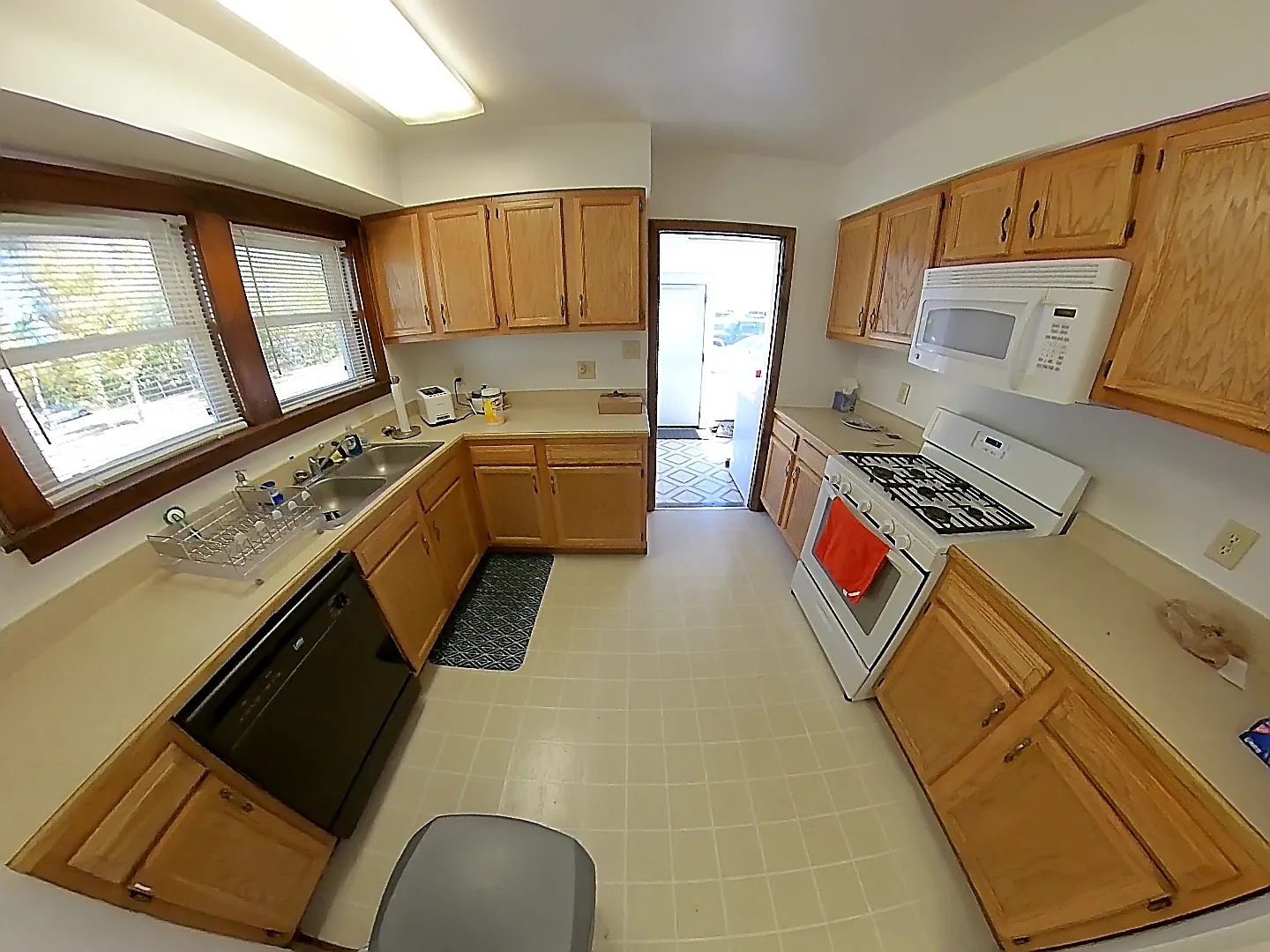 5 bed, 1775 sqft, $4,250 — Photo 4