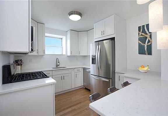 2nd image of 5700 Arlington Ave APT 5V