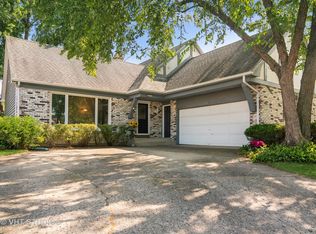 317 Alexandria Dr, Vernon Hills, IL