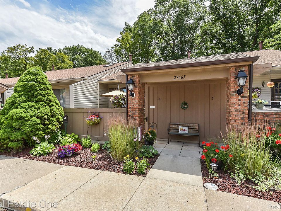 1st image of 25665 Lexington Dr Unit 5