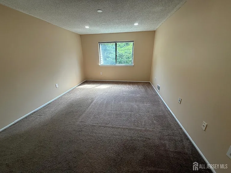 1502 Edison Glen Ter — Photo 20
