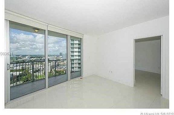 5th image of 1750 N Bayshore Dr APT 2515