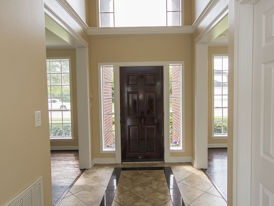 1st image of 109 Wildrose Dr