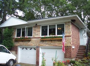 11522 Park Ln S, Richmond Hill, NY 11418