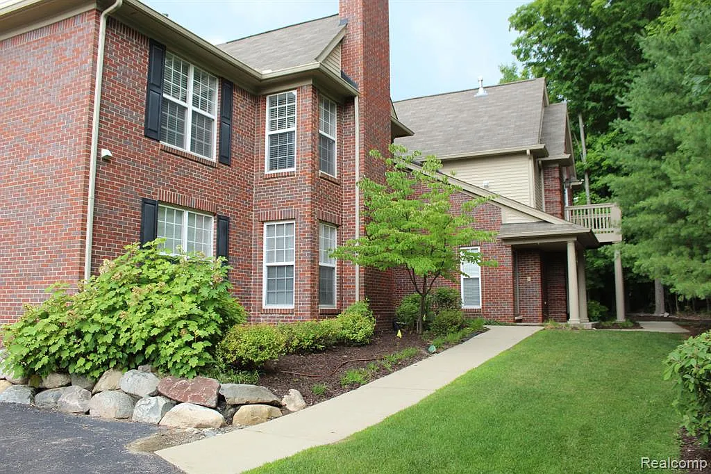 2 bed, 1579 sqft, $2,200 — Photo 3