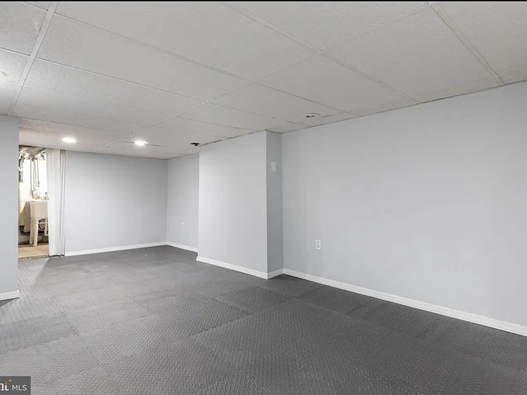 2522 Shields St — Photo 18