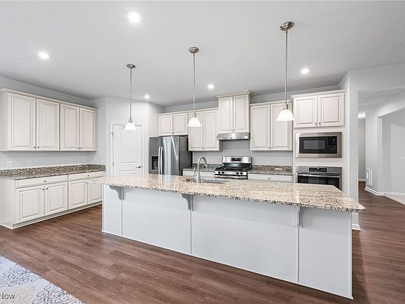 5th image of 875 Sunrise Cir