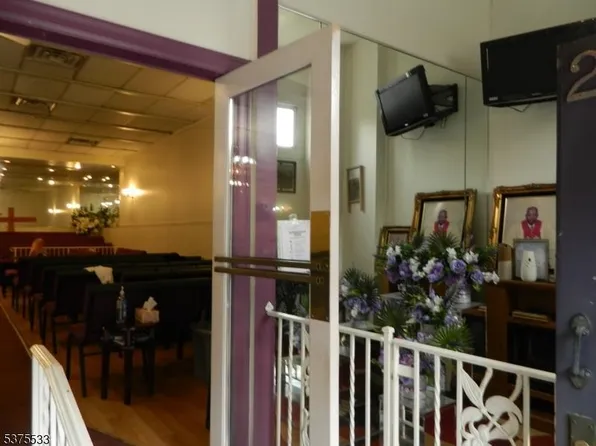 92 Monticello Avenue image 6 of 8