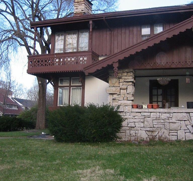 2nd image of 100 Oakwood Ave