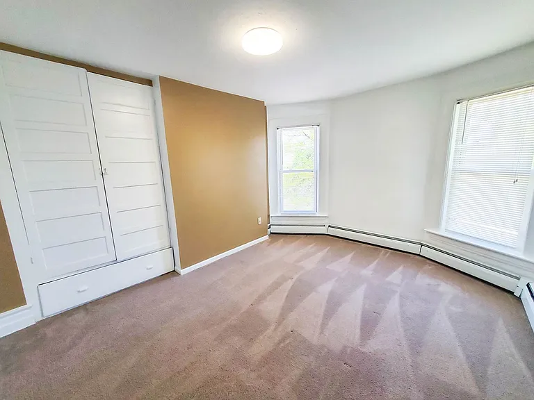 403 W 9th St — Photo 6