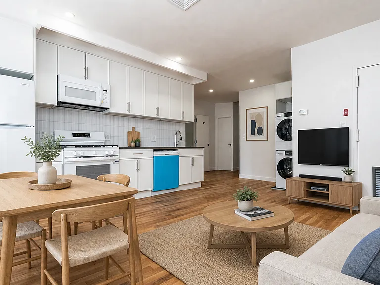160 Johnson Ave #2B — Photo 2