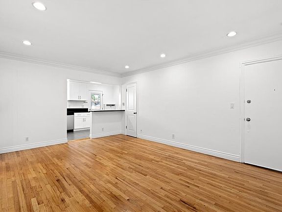 5th image of 14625 Moorpark St #2