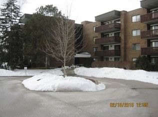 690 Chandler Rd APT 101, Gurnee, IL 60031